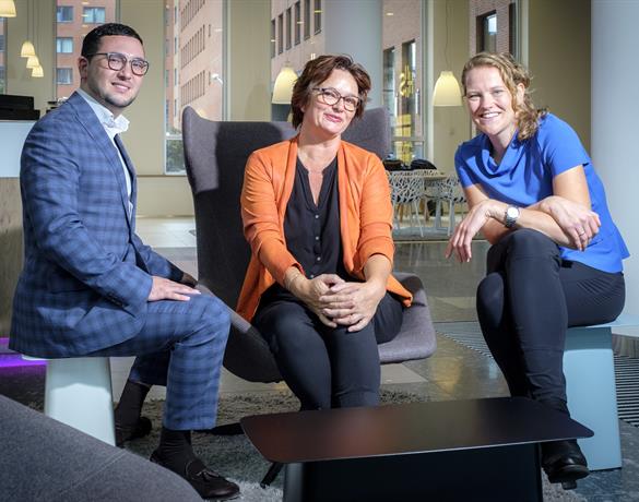 Özgur Özturk (ex-Gemeente Rotterdam), Elise Zeijlmans (Parnassia Groep) en Julie van Zwet (Gom Zorg)